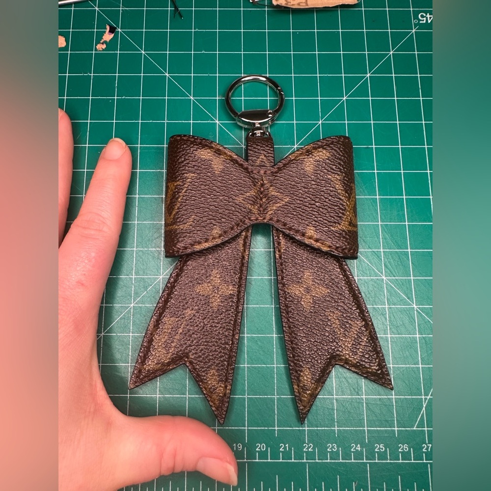 New design Leather Bow Bag Charm or Key Chain Accessory - Picture 3 of 14